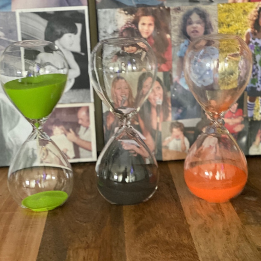 Hourglass 30 minute timer.